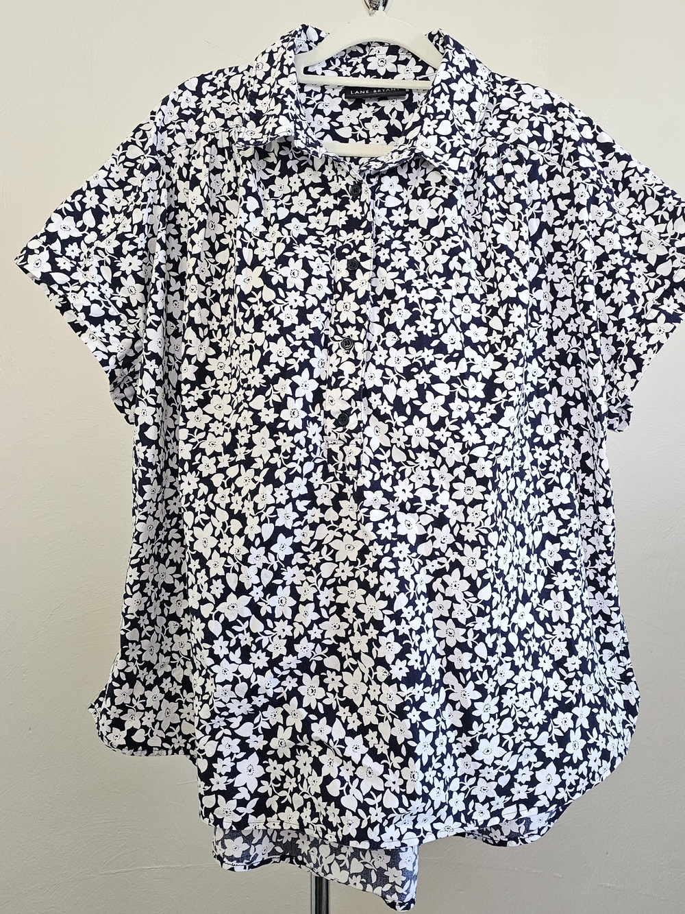 Lane Bryant Navy & White Floral Button-Front Short Sleeve Shirt